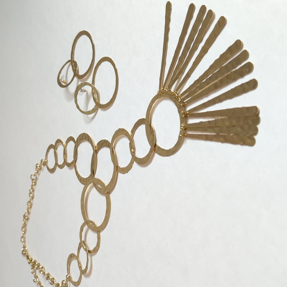 Chicos Pendant Necklace & Earrings Set Gold Tone hammered Metal interlocking - Picture 3 of 10